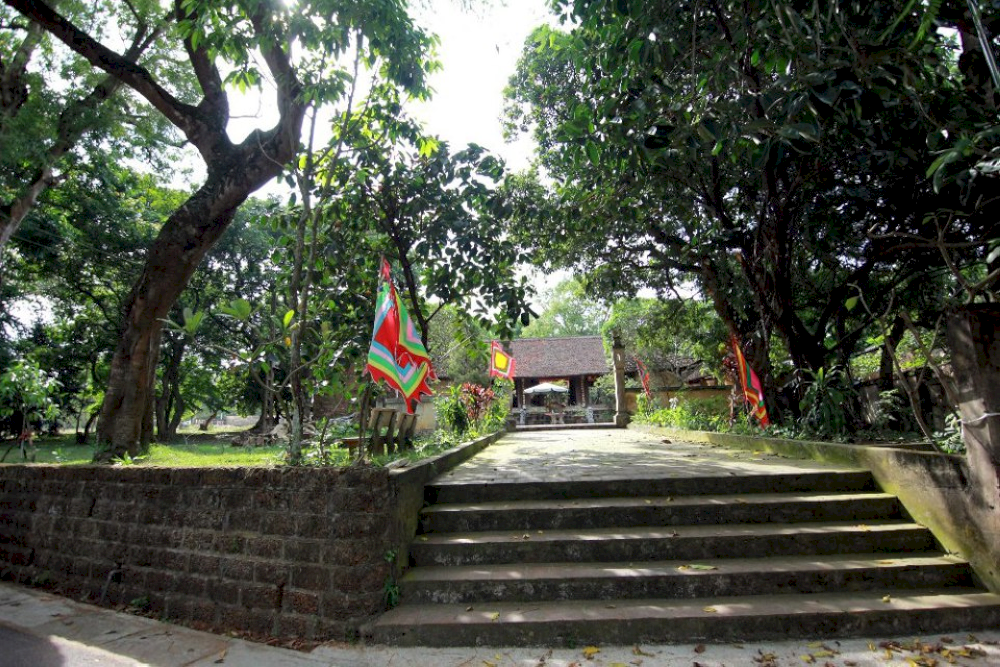 The majestic beauty of Phung Hung Temple, the largest of its kind in Vietnam